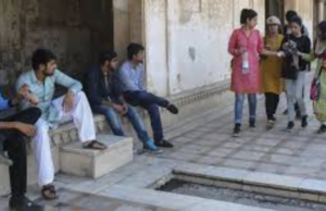 Chársad kass o má é dega sajjahén mardom